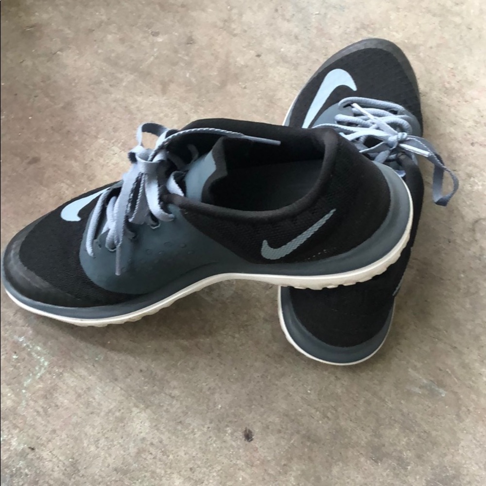 Nike Athletic shoes! Barely worn, lightweight. - Picture 4 of 4